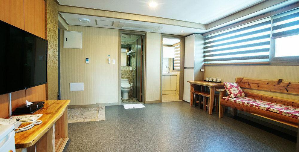 J2 Family Hotel Jeju Exterior foto
